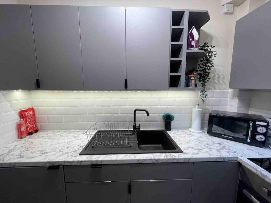 Newly Refurbished, Central Apartment With Permit Parking Bath Dış mekan fotoğraf