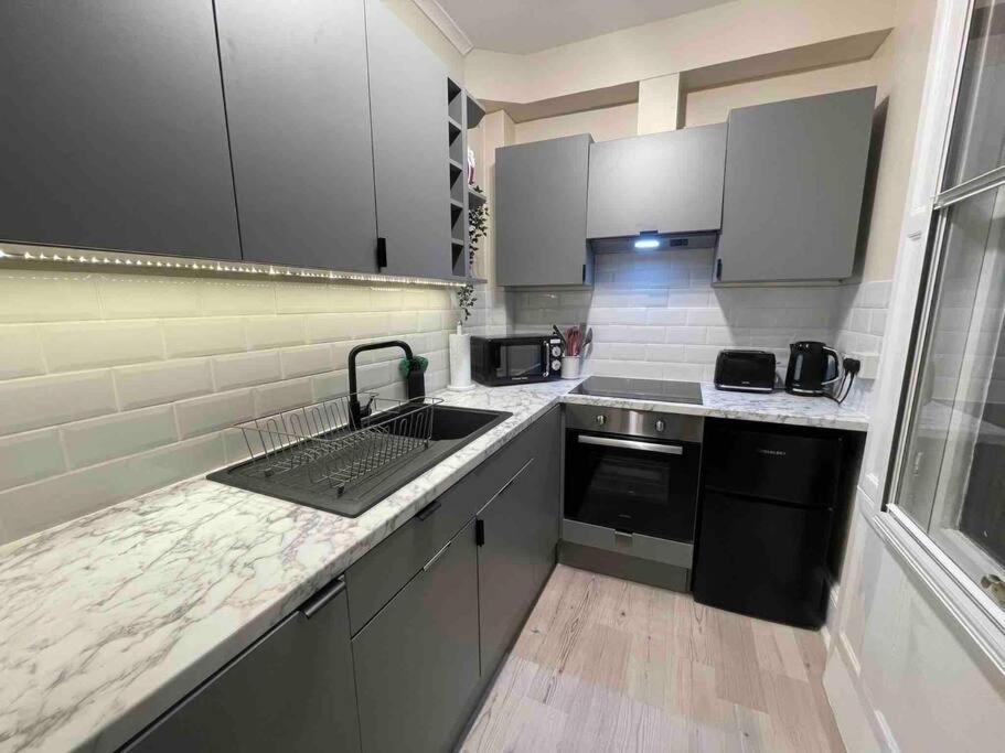 Newly Refurbished, Central Apartment With Permit Parking Bath Dış mekan fotoğraf
